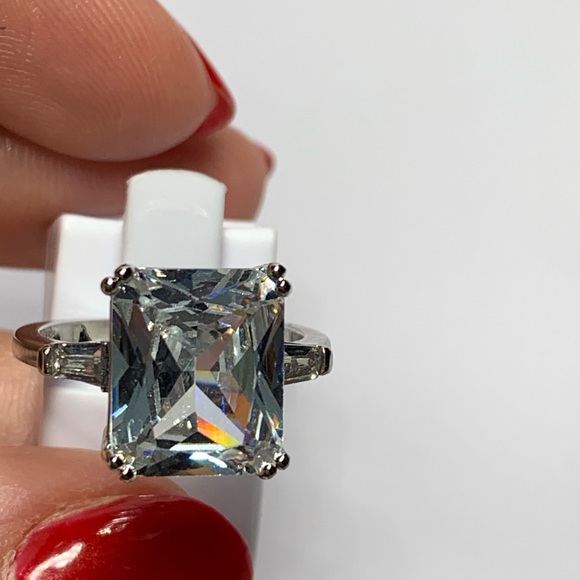Silver Austrian Crystal Ring - Picture 6 of 8